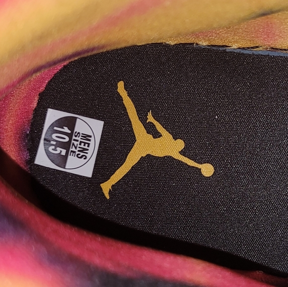 Authentic Jordan 1's Unisex Size: 12 W or 10.5 M - Picture 3 of 6